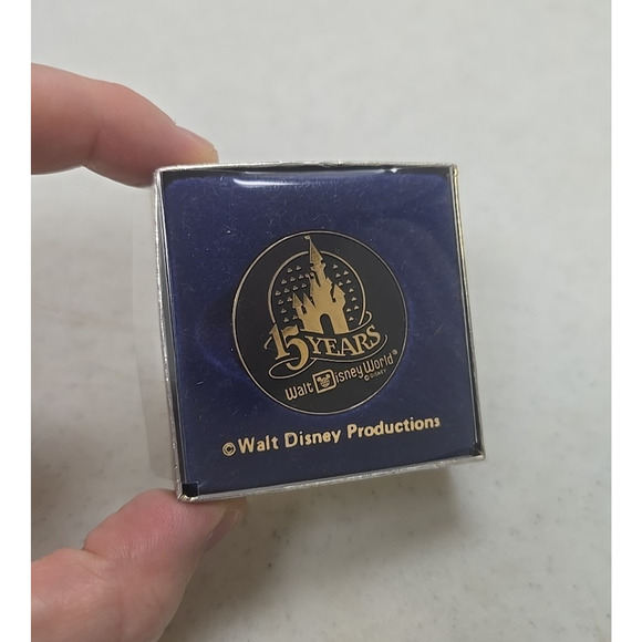 Vintage Walt Disney World WDW 15-Years Commemorative Coin with Original Box - Picture 1 of 4